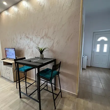 Lili 2 فندق بلغراد